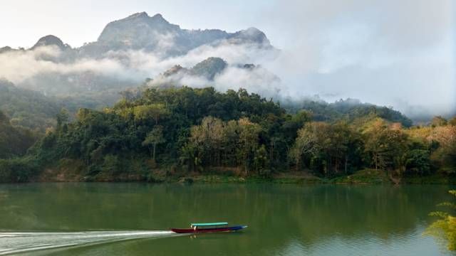 Vervoer in Laos: sneltrein, slowboat en de bochtige bus