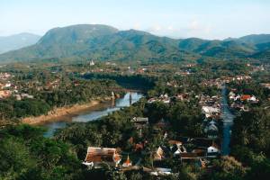 Luang Prabang aan de rivier van bovenaf