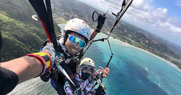 Lombok: tandemparagliden boven de kust