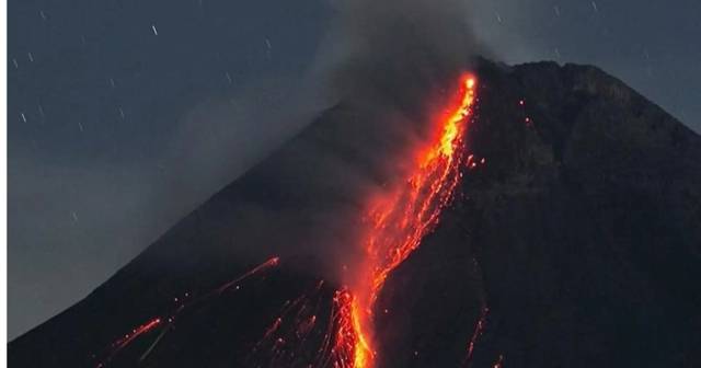 Yogyakarta: de gloeiende lava van de Merapi zien