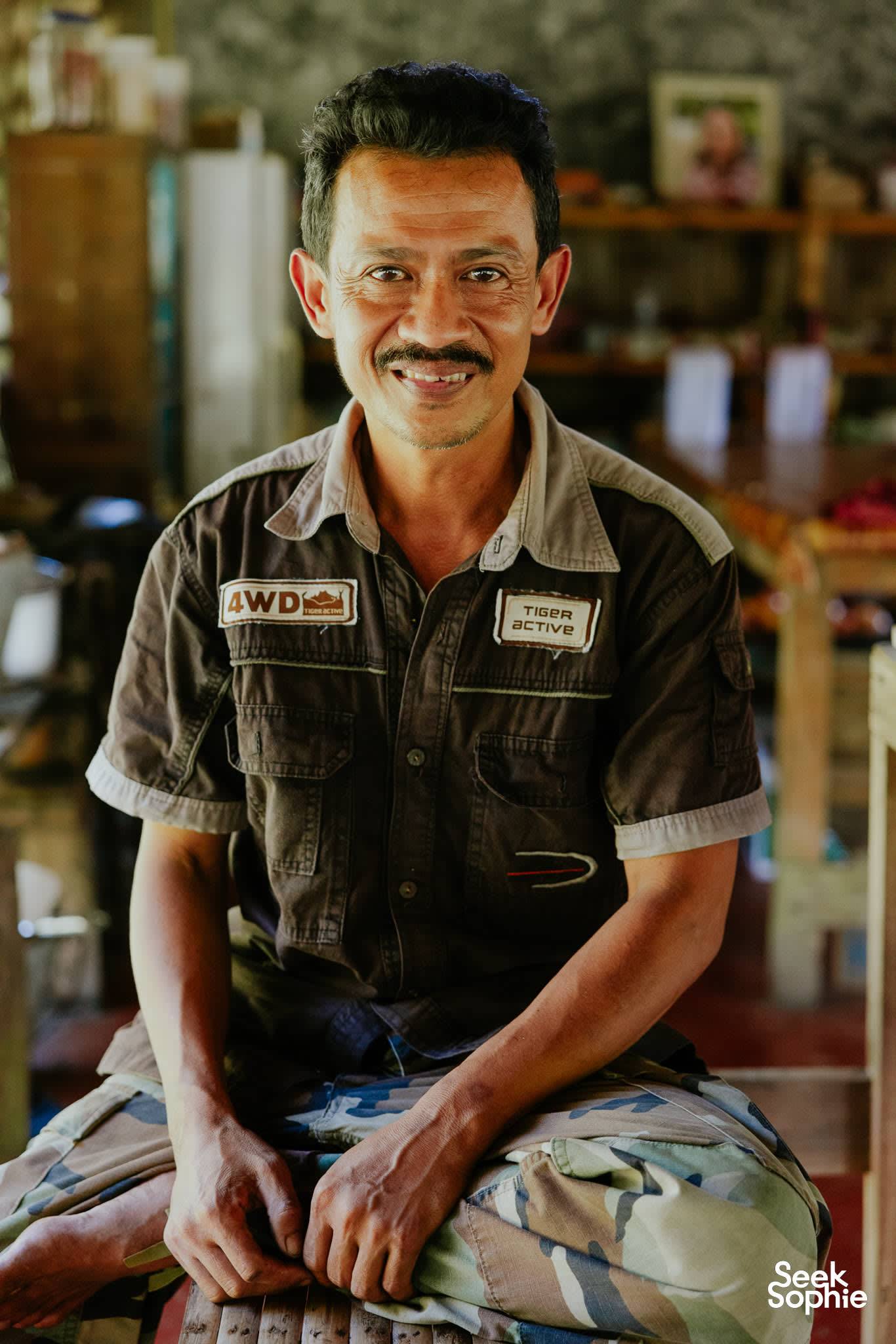 Mr Yoo, de gastheer van Rungfah Farm Stay, in zijn keuken