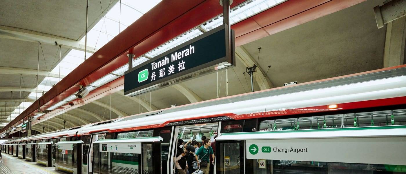 MRT-trein richting Changi Airport op station Tanah Merah