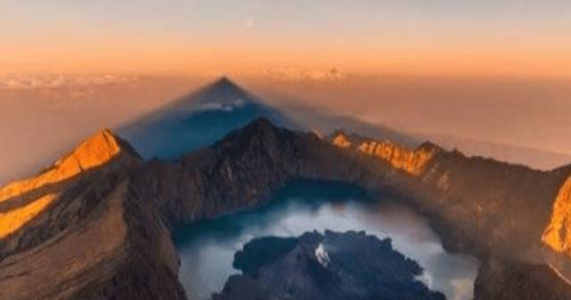 Rinjani: driedaagse trek met het kratermeer en de warme bronnen
