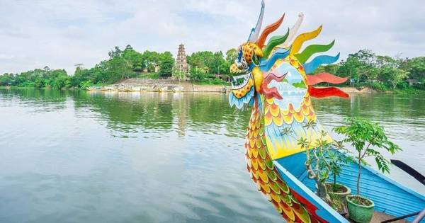 Hue: Drakenboot, Parfumrivier, Pagode & Koninklijke Tombe Tour
