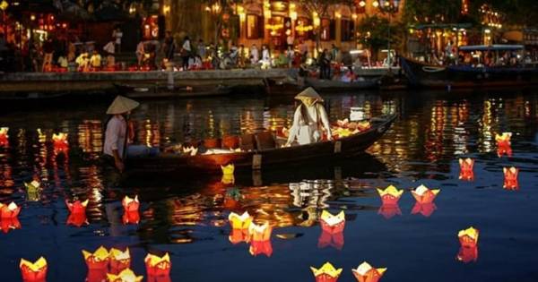 Hoi An : Hoai rivier boottocht bij nacht en drijvende lantaarn