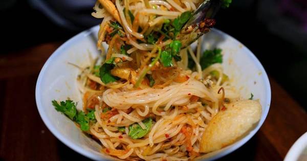 Hue: Lokale culinaire tour · 8 proeverijen, verhalen en insiderplekken