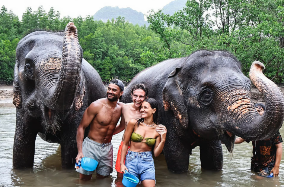 Krabi: Olifantenbadsessie in het olifantenopvangcentrum van Krabi