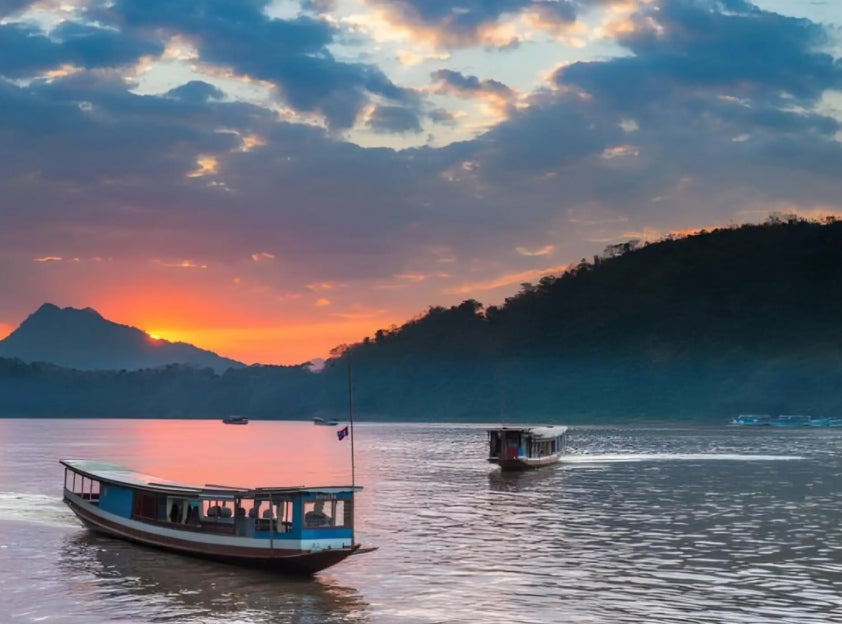 Luang Prabang: 2D Transfer naar Huay Xai met Slow Boat