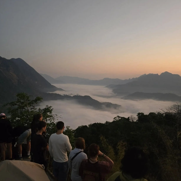 Nong Khiaw: wandelen naar een kampeerplek boven de wolken