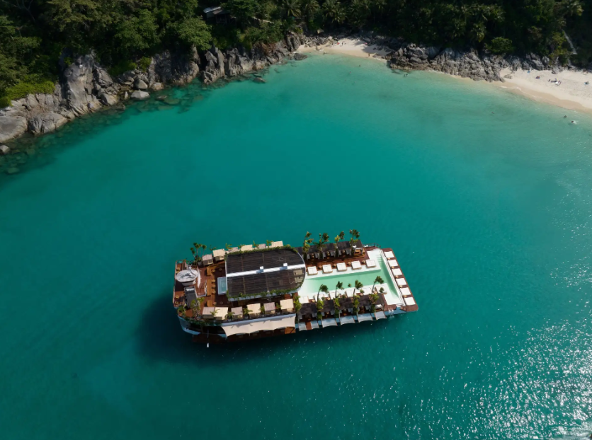 Phuket: YONA Drijvende Beach Club Dag Experience