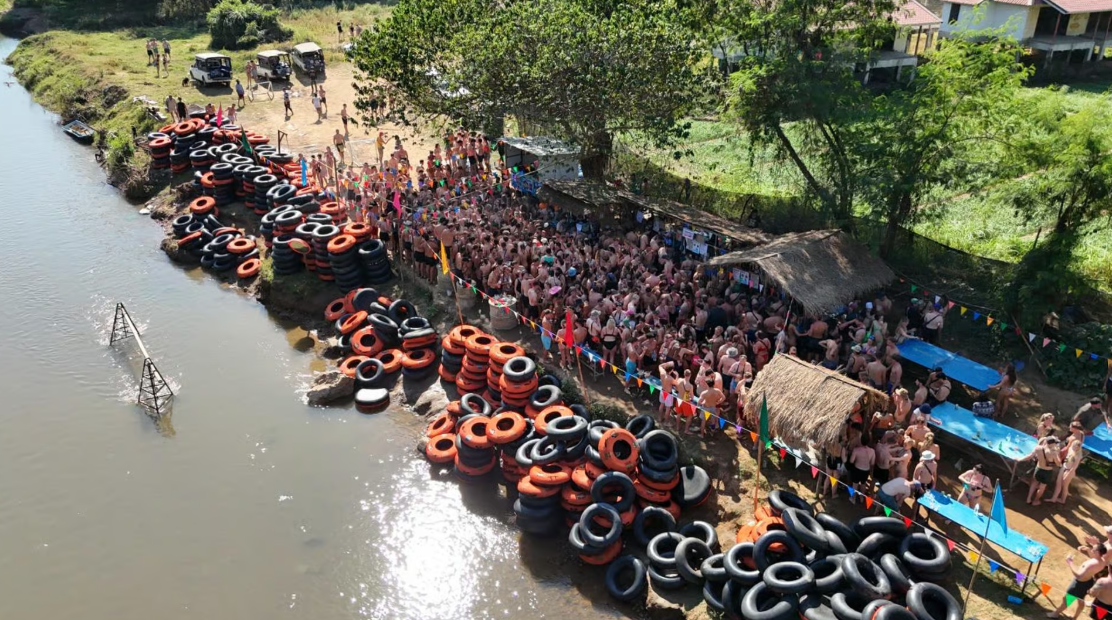 Pai: Jungle Tubing-rivierexcursie met dj's en schuimfeest