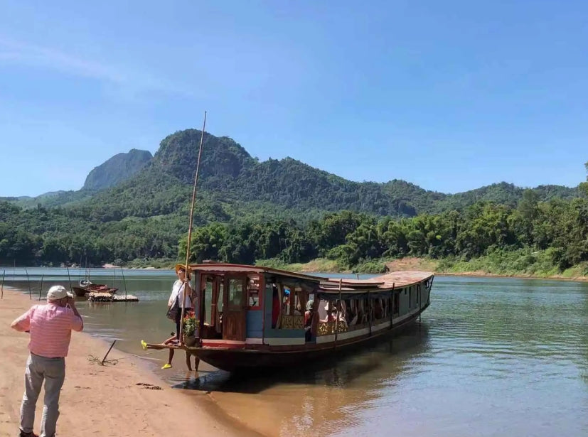 Luang Prabang: cruise naar de Pak Ou-grotten en de Kuang Si-watervallen