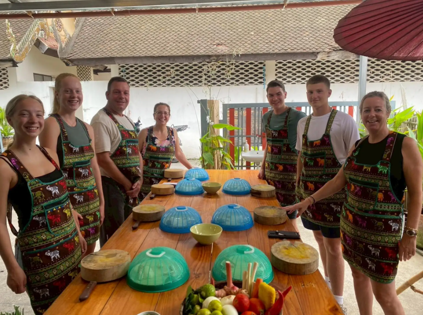 Chiang Mai: kookles met markt en ophaalservice