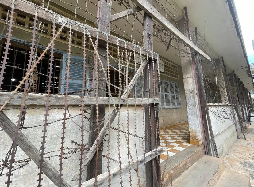 Phnom Penh: De Killing Fields & Tuol Sleng Genocide Museum
