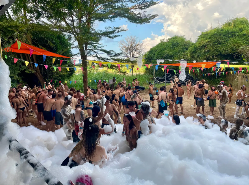 Pai: Jungle Tubing-rivierexcursie met dj's en schuimfeest