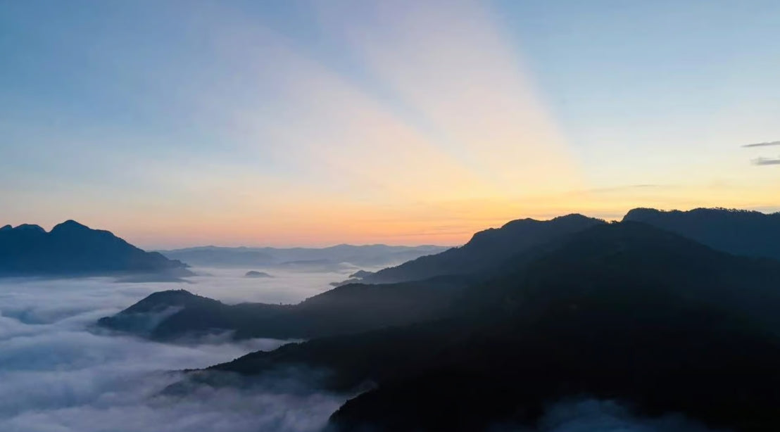 Nong Khiaw: wandelen naar een kampeerplek boven de wolken