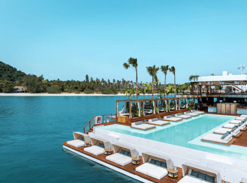 Phuket: YONA Drijvende Beach Club Dag Experience